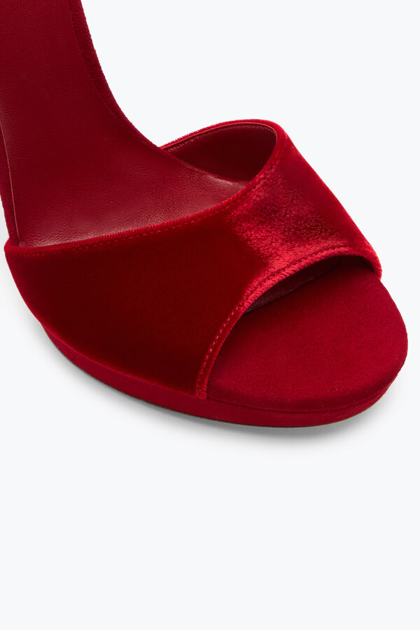 gioiello margot di velluto rosso sandalo 120 rene caovilla